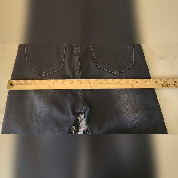 High Rise-Slim Fit Stretch fringe bottom black jean Brand Daisy - Picture 4 of 6